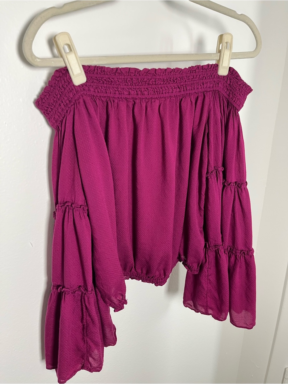 ✨Free People SIZE S ✨Fuchsia Smocked Off-Shoulder Top